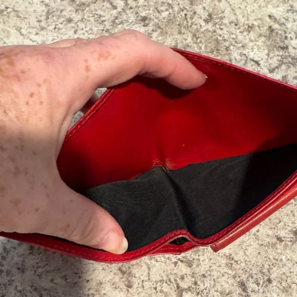 Mens Red Epi LV wallet - Picture 6 of 6